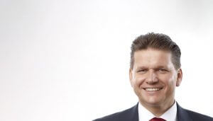 Helmut Siegler, Chief Investment Officer der UniCredit Bank Austria (und Mitglied des Vorstandes der Schoellerbank): „,CPR Invest – Global Disruptive Opportunities‘ ist ein Investmentfonds, der weltweit überwiegend in Aktien von Unternehmen investiert, die disruptive Geschäftsmodelle verfolgen oder von diesen profitieren.