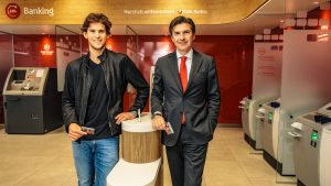 Tennis-Star Dominic Thiem und Robert Zadrazil, Vorstandsvorsitzender der UniCredit Bank Austria