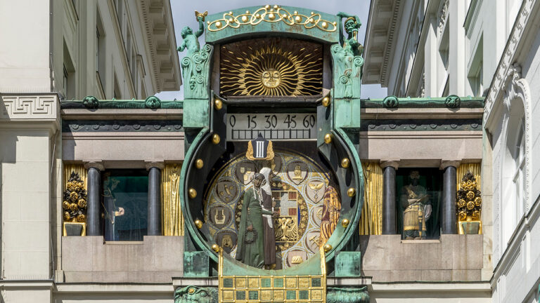 Wurde vor mehr als 100 Jahren erstmals in Betrieb genommen und wird jetzt trotzdem: die Ankeruhr in Wien.